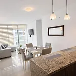 Apartamento - 3 habitaciones - Zona tranquila - Piscina&GYM - Parqueadero - Internet