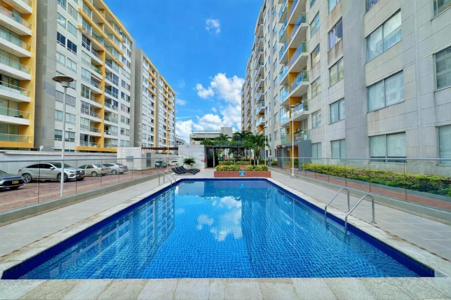 Apartamento - 3 - Zona Tranquila - Piscina&gym - Parqueadero - Internet