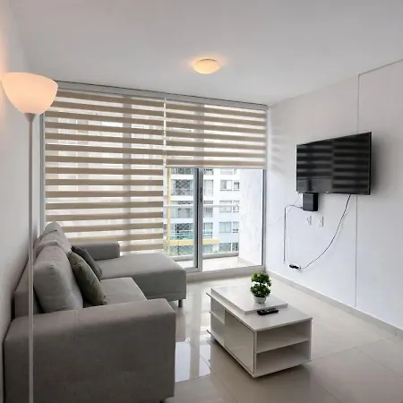 Apartamento - 3 - Zona Tranquila - Piscina&gym - Parqueadero - Internet *